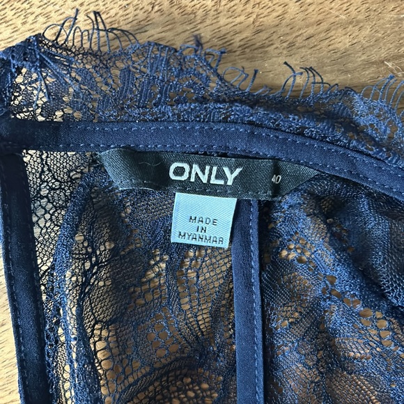 Only lace detailed dress in navy blue size 10 - Picture 6 of 6